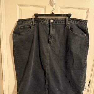 Universal thread dark denim skirt, size 24